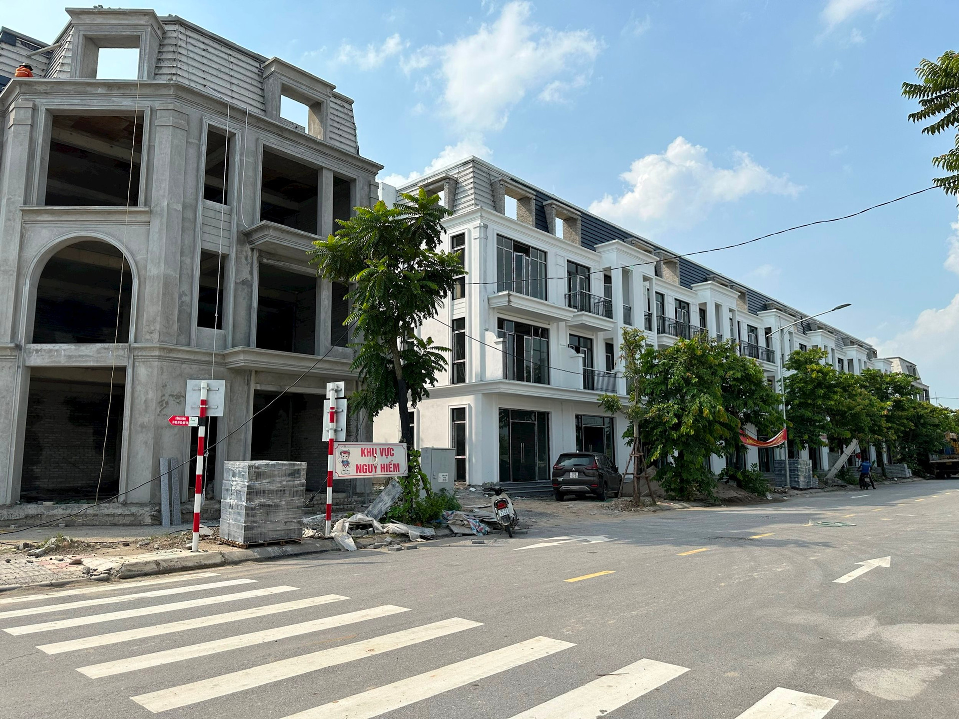 Một dự án bất động sản tại Hà Nội từng gây xôn xao khi mở bán trả giá công khai, nay giá thấp hơn gần 20%, môi giới chào mời: “Sẽ tăng gấp 2 lần trong 3 năm”