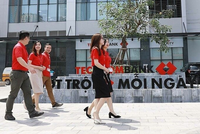 Bình quân mỗi nhân viên Techcombank mang về 936 triệu đồng LNTT trong nửa đầu năm, thu nhập 45 triệu đồng/tháng