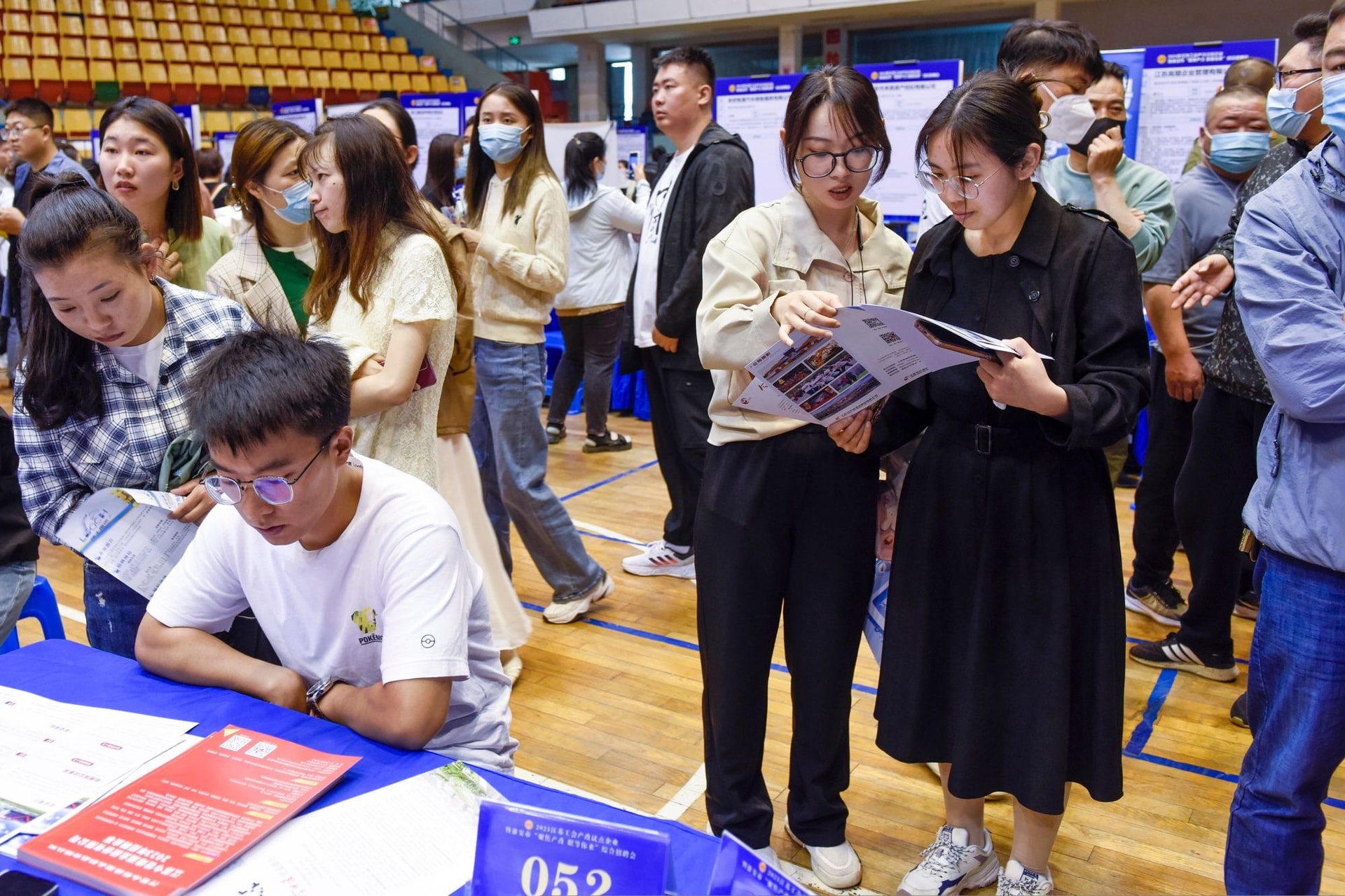 ‘Nỗi khổ’ của sinh viên mới ra trường tại một quốc gia châu Á: Có bằng đại học lương cơ bản…7 triệu, cạnh tranh với 11,6 triệu người khác cũng chưa chắc có việc