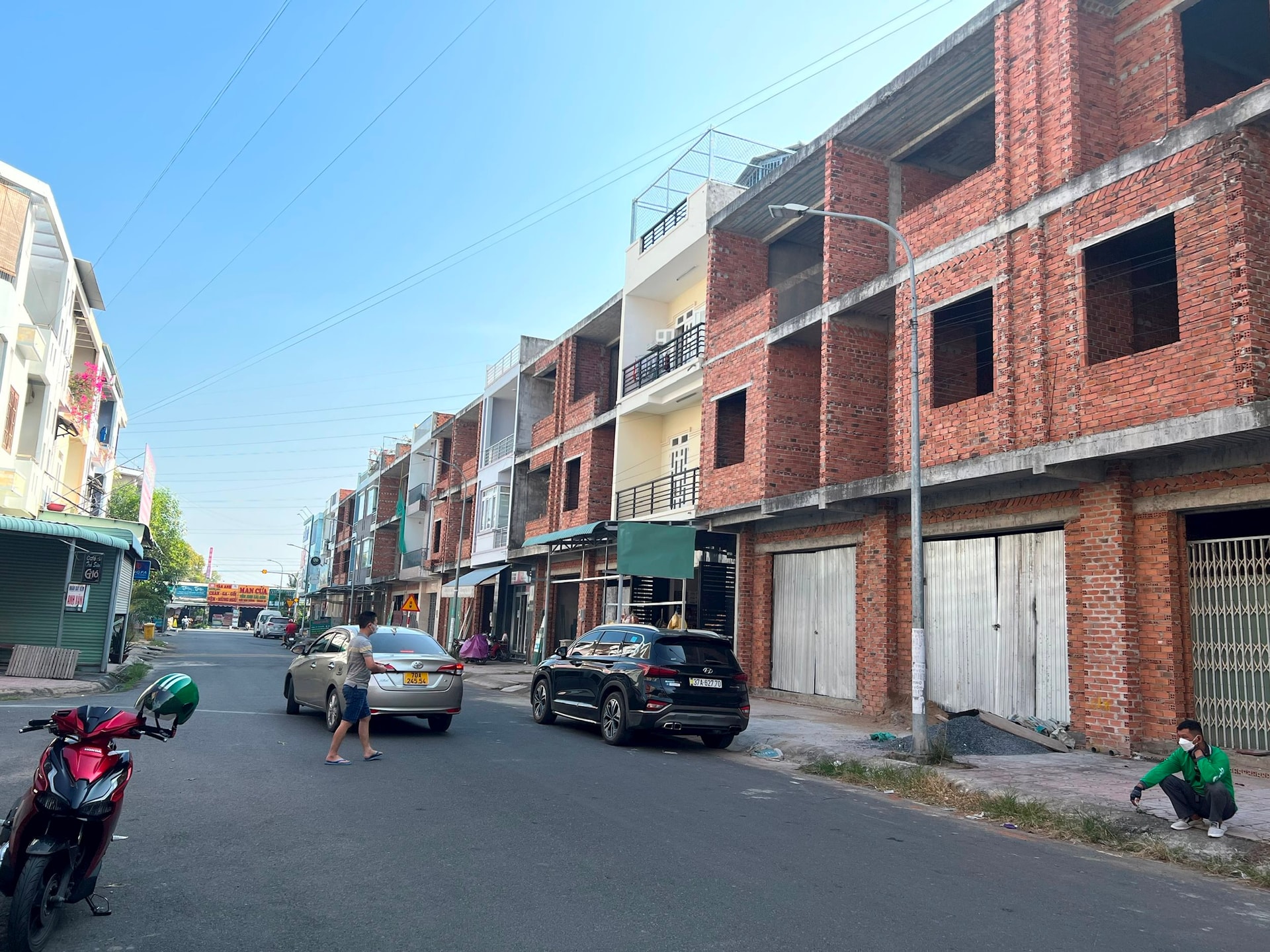 Thu nhập 35 triệu, có sẵn 1,4 tỷ nên mua chung cư hay nhà đất?
