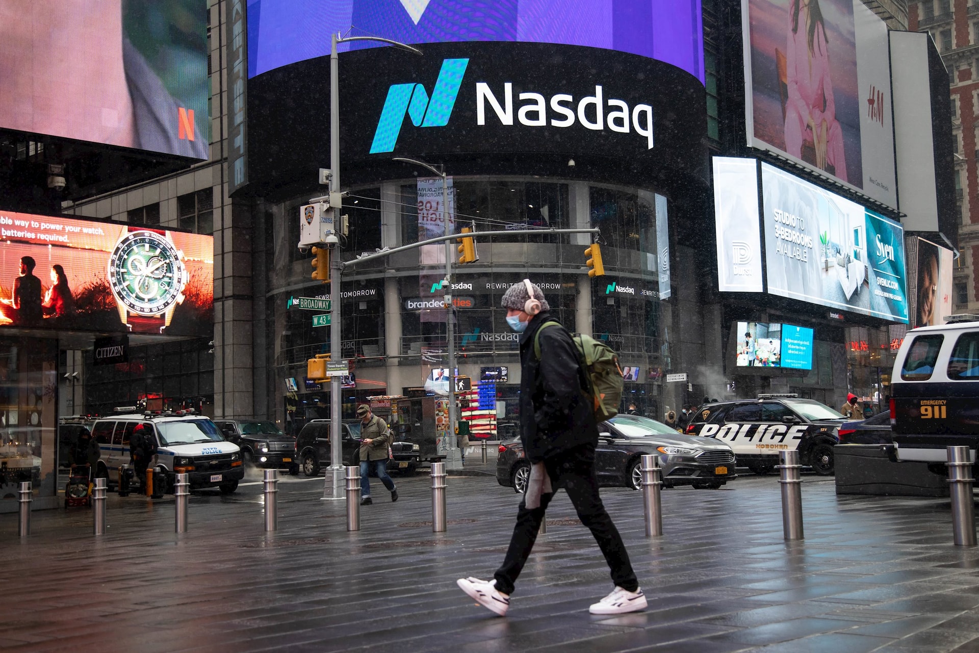 107158058-1669699031699-gettyimages-1238044139-nasdaq_futures.jpeg