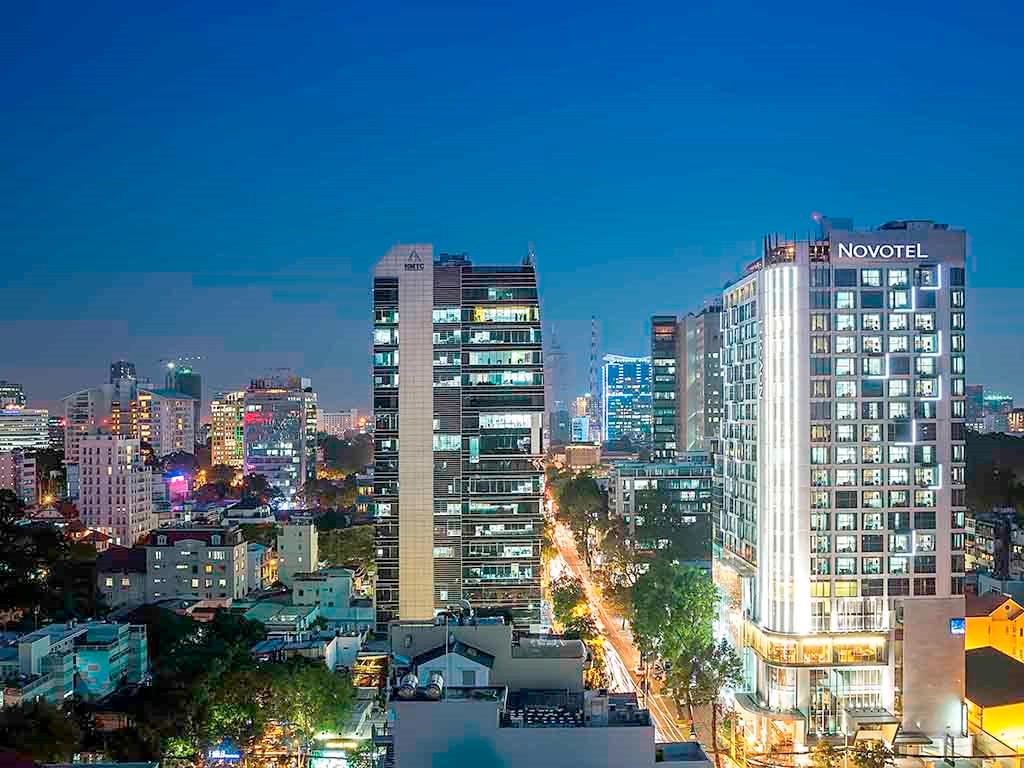 Chủ khách sạn Novotel Saigon Centre mua lại trước hạn hơn 2.200 tỷ trái phiếu