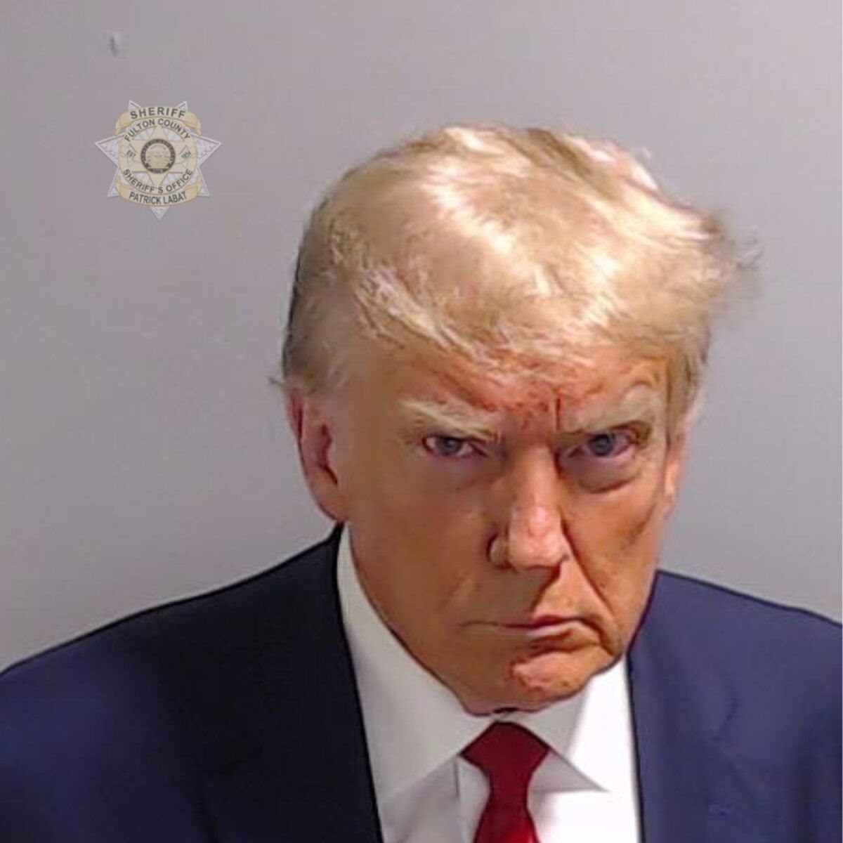 Tấm ảnh trong hồ sơ nhà tù đã mang về cho ông Trump 7,1 triệu USD tiền gây quỹ tranh cử