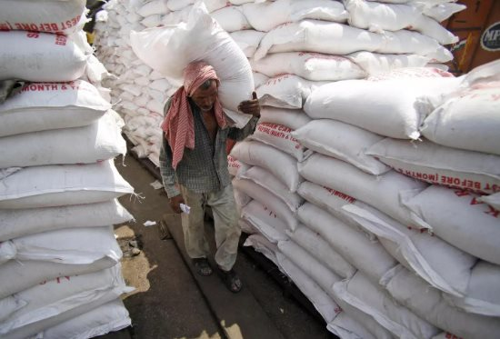 Sau Ấn Độ, thêm một quốc gia châu Á bất ngờ tuyên bố cấm xuất khẩu đường dù vụ mía bội thu, giá đường tăng kỷ lục 