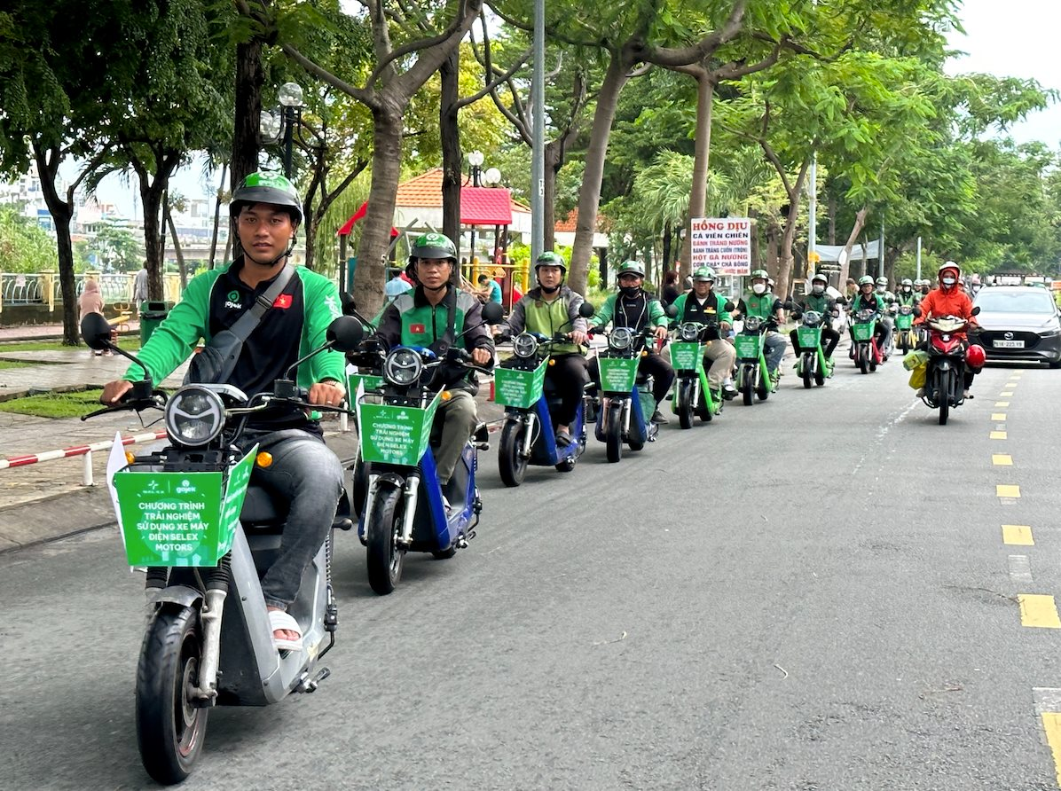 Đua nhau bắt trend xe điện: Gojek "nên duyên" với Selex, dùng xe máy điện chở người, giao đồ ăn, giao hàng