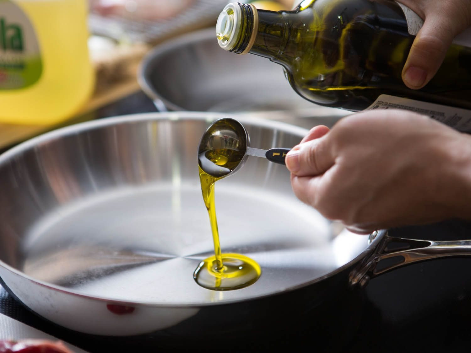 __opt__aboutcom__coeus__resources__content_migration__serious_eats__seriouseats.com__images__2015__03__20150320-cooking-olive-oil-vicky-wasik-3-3666952dafbb4a7ebacbe27d17f469bc.jpg