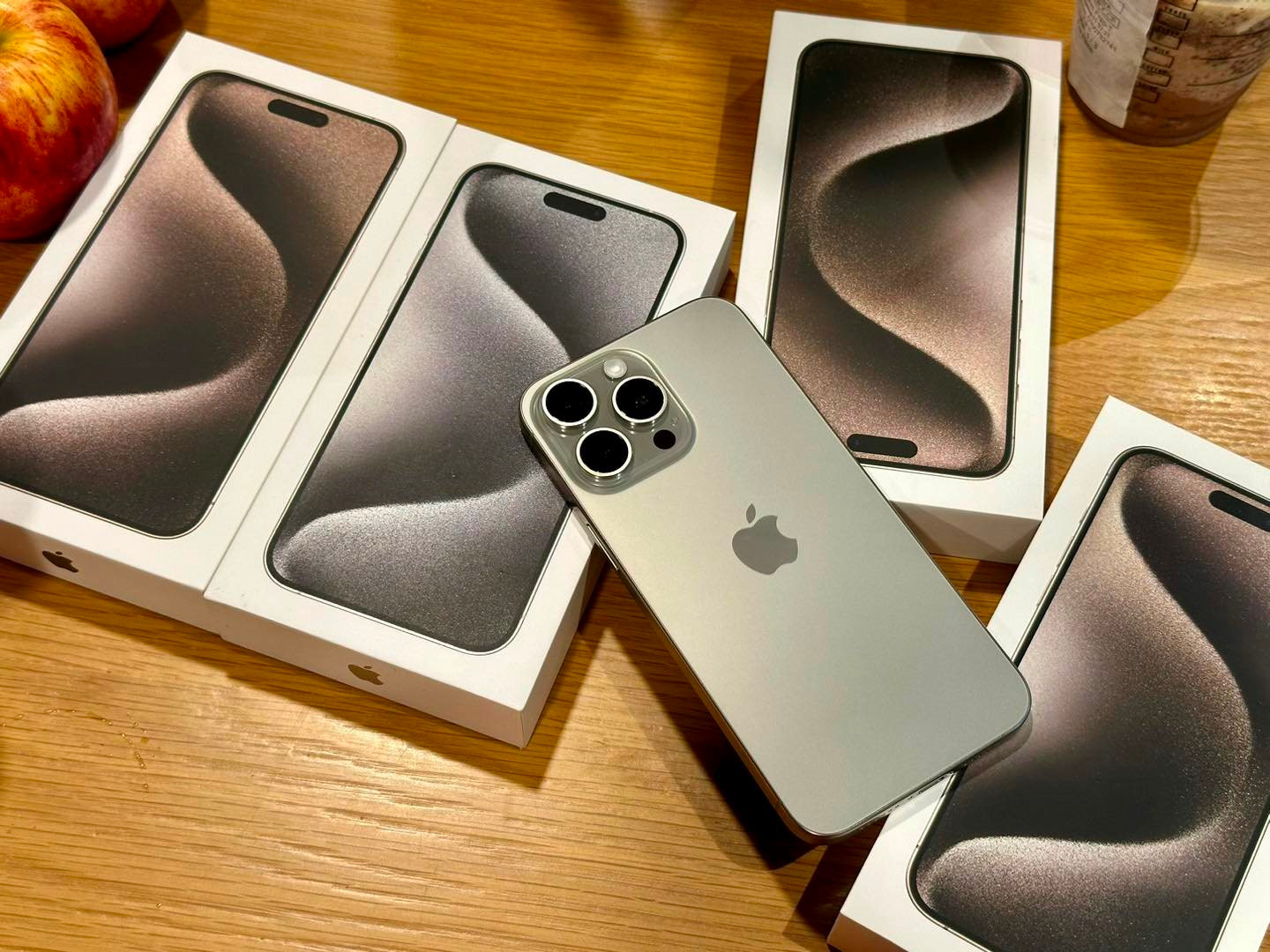 iPhone 15 Pro Max đầu tiên về Việt Nam, bị hét giá lên 70 triệu đồng