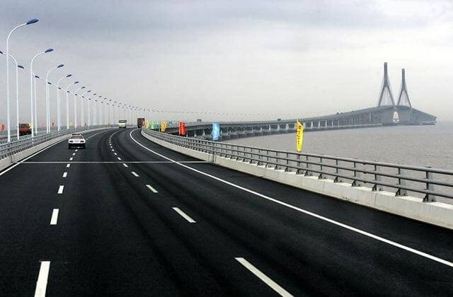 drive-on-the-donghai-bridge.jpg