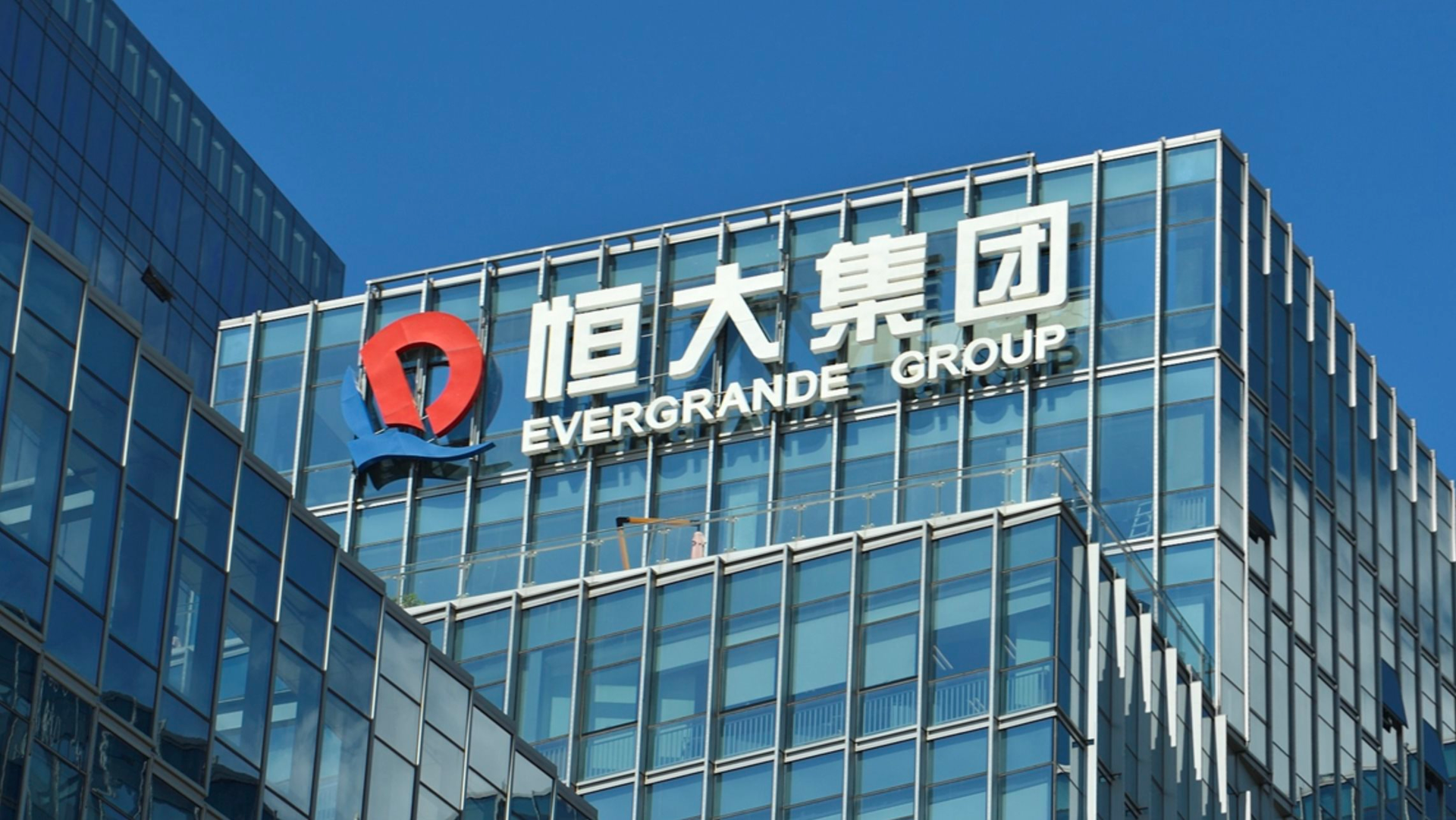 Evergrande đối diện một loạt tin 'chẳng lành': Công ty con vỡ nợ trái phiếu, cựu CEO và CFO bất ngờ bị cảnh sát bắt giữ 