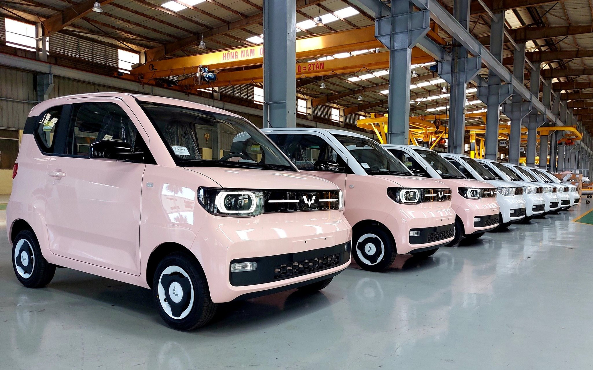 Lộ diện dàn xe điện HongGuang MiniEV chuẩn bị bàn giao cho khách: Chủ yếu 2 màu hồng, trắng; giá từ 239-279 triệu đồng