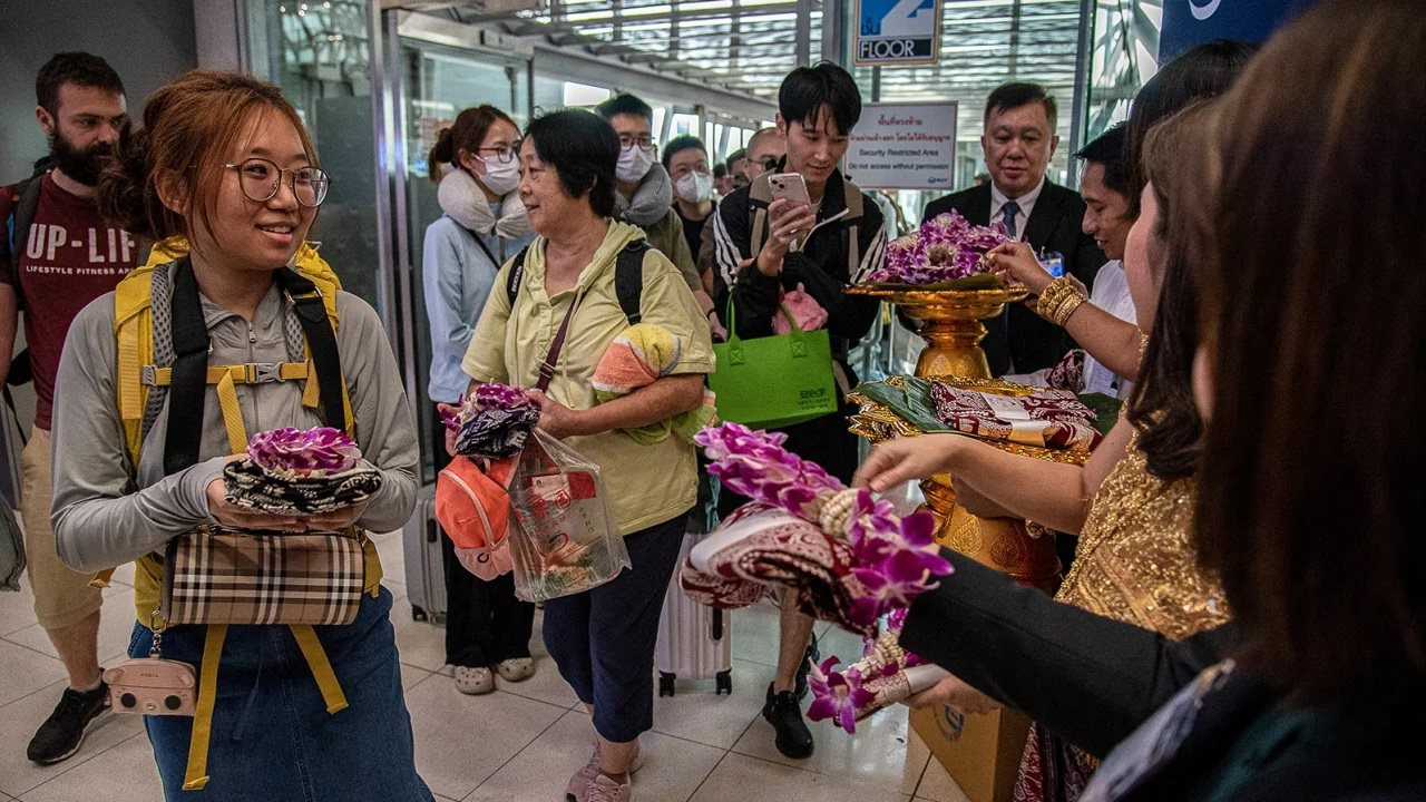 Ưu đãi “sập sàn” cho Trung Quốc: Quốc gia Đông Nam Á sắp "hứng mưa tiền" giữa lúc hàng triệu du khách ùn ùn kéo tới