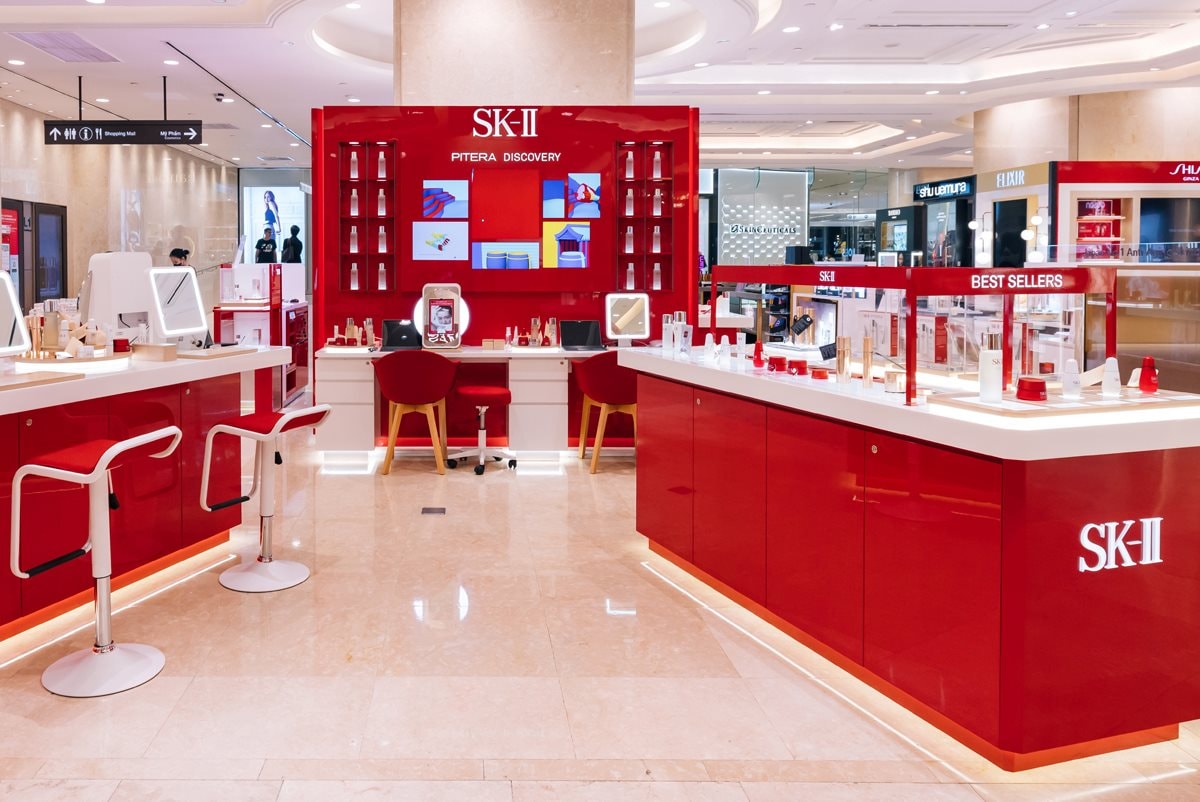 "Nước thần" SK-II từ Nhật Bản vừa khai trương cửa hàng đầu tiên tại Việt Nam, lập tức đối mặt với 2 nhóm đối thủ cực lớn 