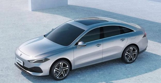 Mẫu sedan 'ăn' xăng 4,3 lít/100km lộ giá bán, siêu phẩm từ Trung Quốc hứa hẹn đe dọa Toyota Camry