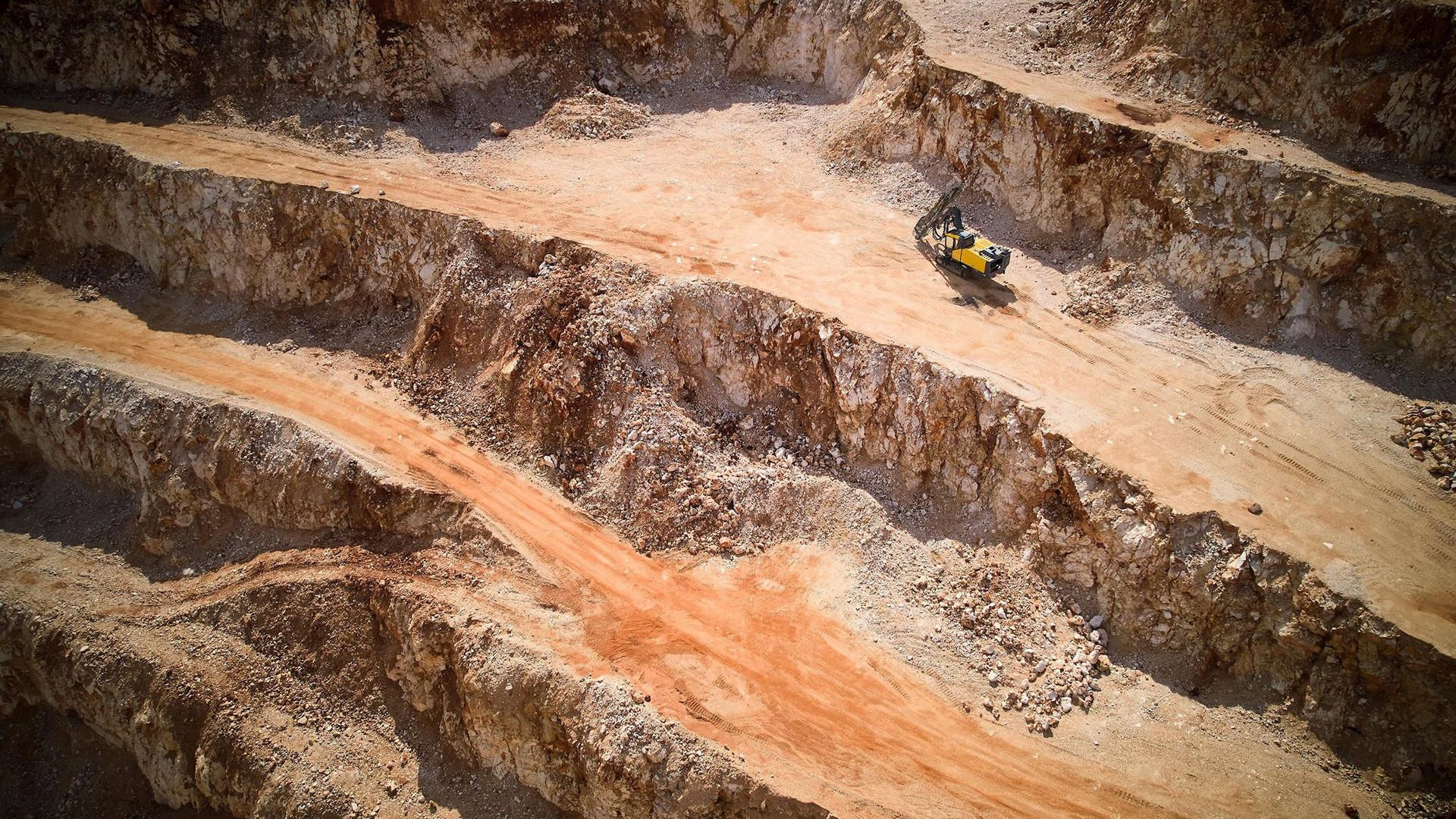Thăm dò đánh giá trữ lượng đất hiếm hơn 40 năm nay, vì sao ngành công nghệ đất hiếm Việt Nam chưa phát triển?
