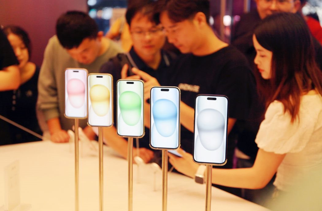 Chuyến thăm chớp nhoáng của Tim Cook tới Trung Quốc hé lộ tình trạng hiện tại của Apple
