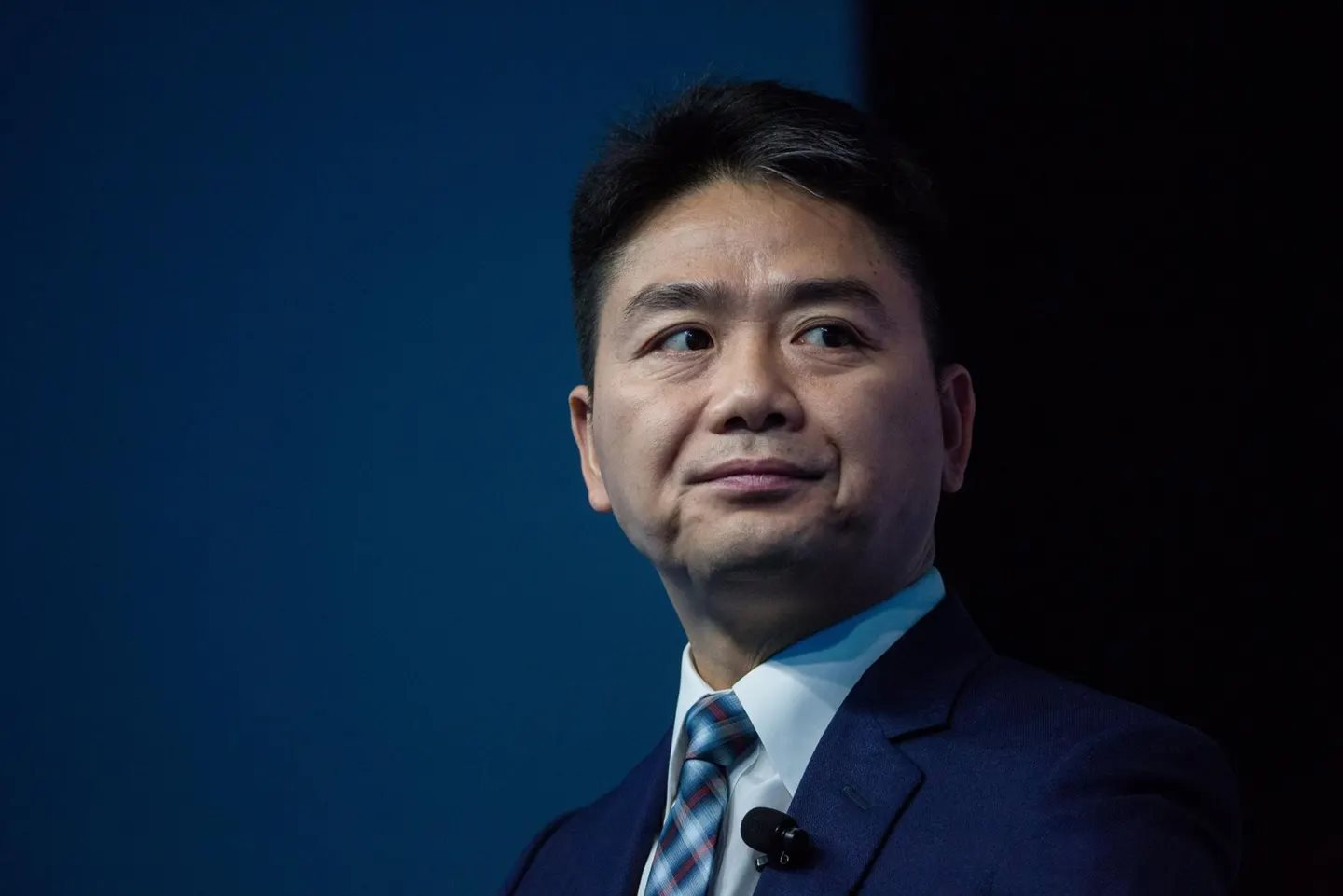 Một tỷ phú Trung Quốc “bốc hơi” một nửa tài sản vì công ty không đọ được với Alibaba