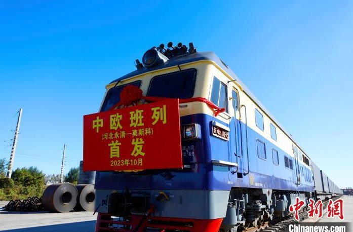 Dài 9.000 km, mang 1.000 tấn hàng hoá triệu đô từ “tam giác vàng” kinh tế đến châu Âu, tuyến đường sắt xuyên lục địa từ Trung Quốc khiến thế giới trầm trồ