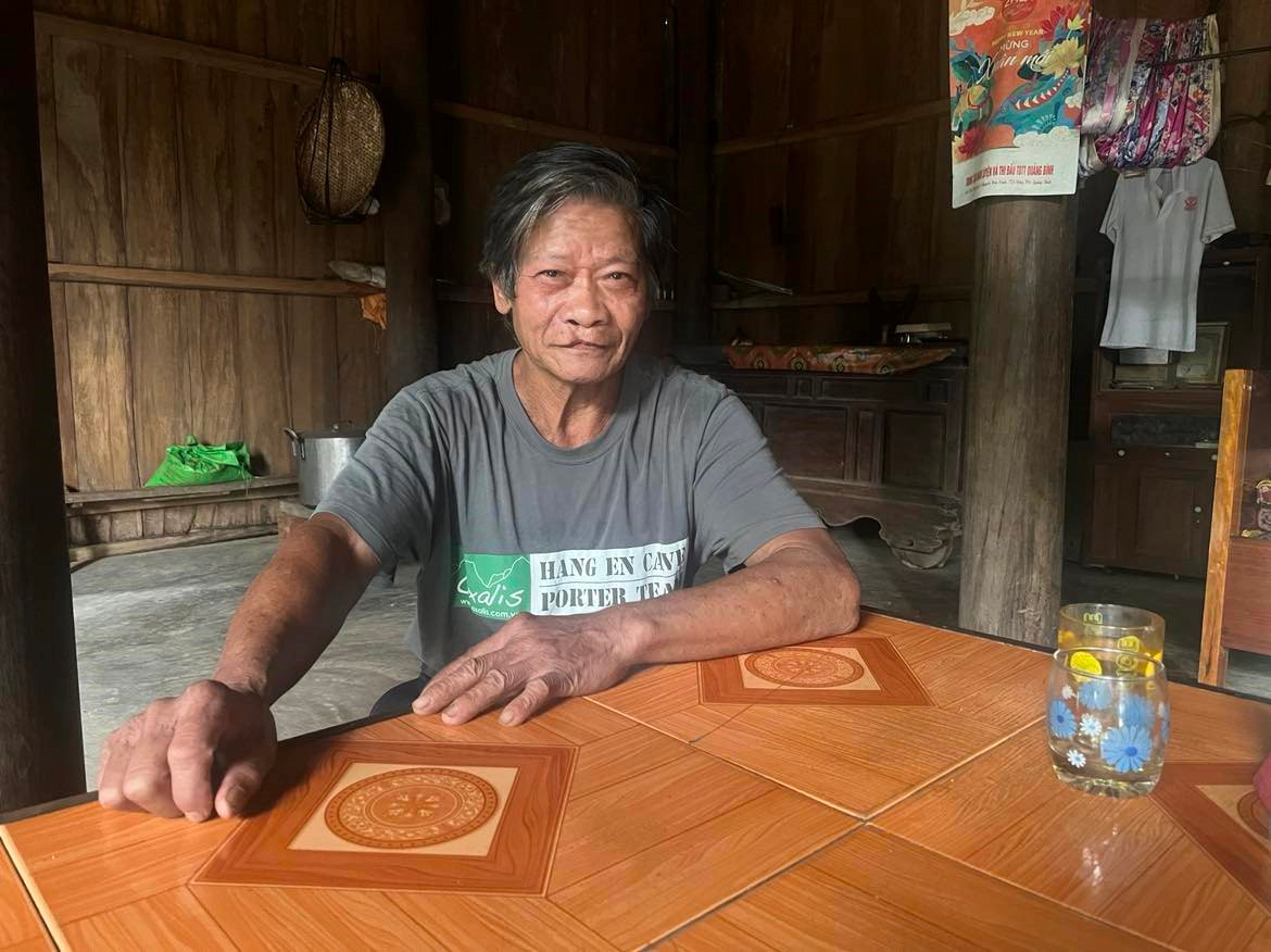 Lão nông Quảng Bình 73 tuổi có 13 con, hơn 40 cháu chắt, cả đời sống bên "kho báu" nhưng nhất định KHÔNG BÁN, quan niệm: Bán ăn là mất, để là còn!