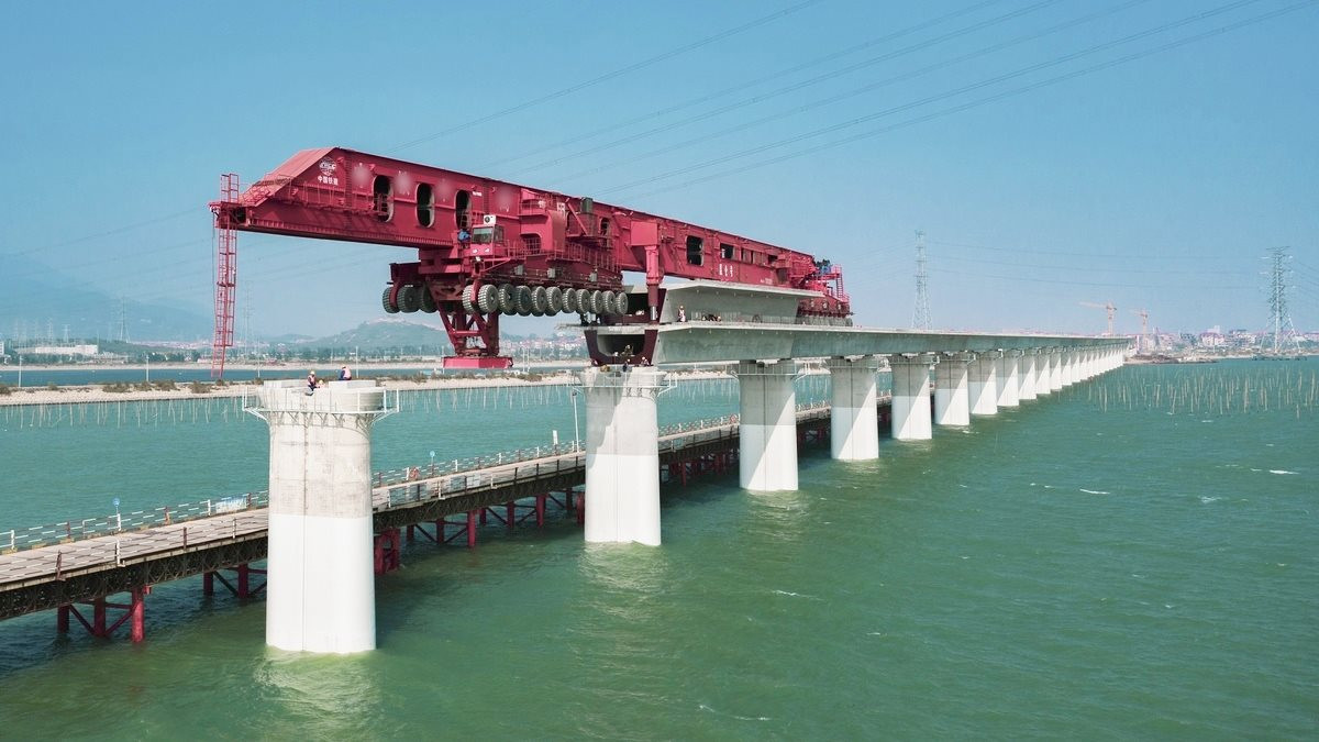 Trung Quốc làm thế nào để xây cầu đường sắt cao tốc xuyên biển 15km chỉ trong hơn 2 năm?