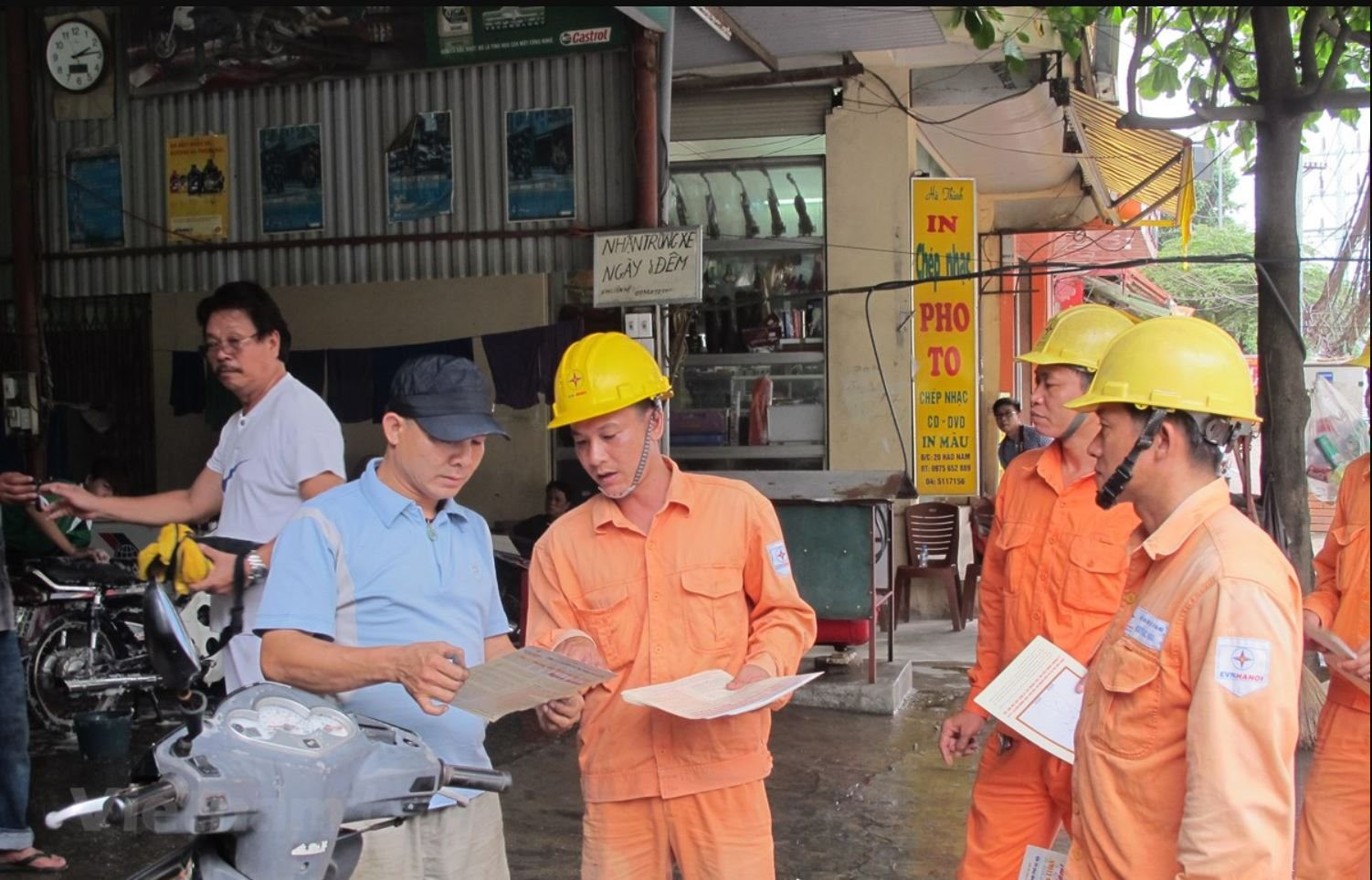 Tăng giá điện, người dân phải trả thêm bao nhiêu tiền mỗi tháng?