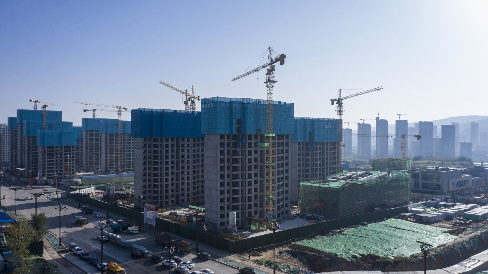 Trung Quốc bất ngờ 'giải cứu' nhà phát triển lớn nhất nhì cả nước: Cả ngành bất động sản sắp thoát khỏi giai đoạn khó khăn? 