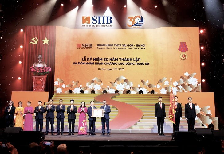 SHB đón nhận huân chương lao động hạng Ba nhân dịp kỷ niệm 30 năm thành lập