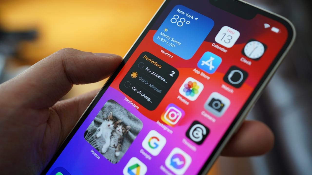 Lộ dấu hiệu cho thấy iPhone sắp được phép cài ứng dụng ngoài App Store, riêng người dùng Việt vẫn chưa thể 'mừng thầm'
