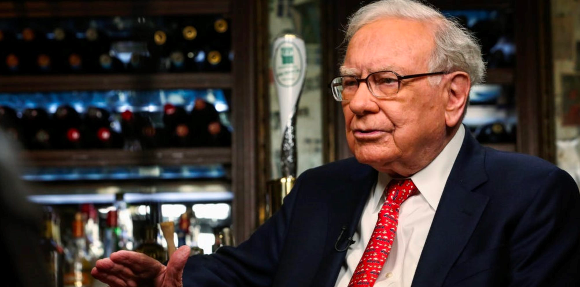 Warren Buffett vừa bán sạch cổ phiếu của loạt doanh nghiệp bluechip sau nhiều năm nắm giữ, ngay trước khi đà tăng của TTCK Mỹ chững lại 