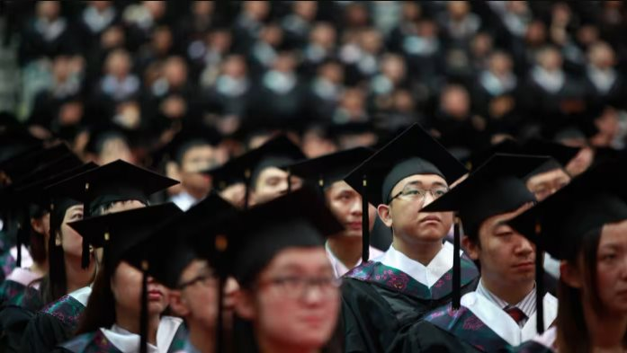 1,2 triệu du học sinh Trung Quốc bơ vơ nơi quê nhà: Chẳng mấy doanh nghiệp muốn nhận, bị chê thiếu kinh nghiệm và 'chảnh'
