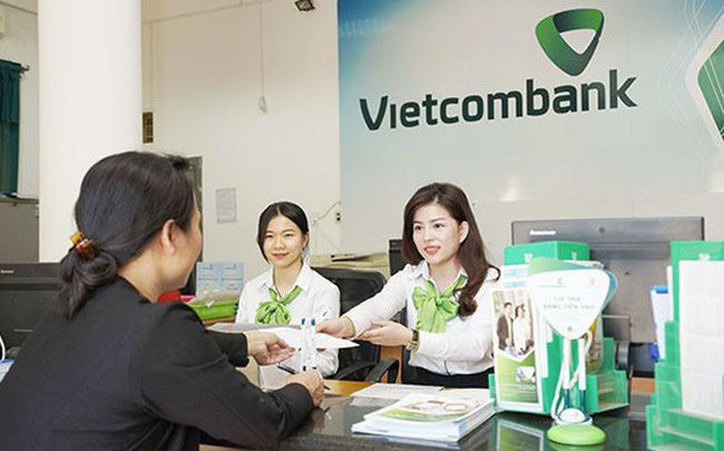 Điều gì giúp Vietcombank đảo ngược tình thế dù doanh thu sụt giảm?