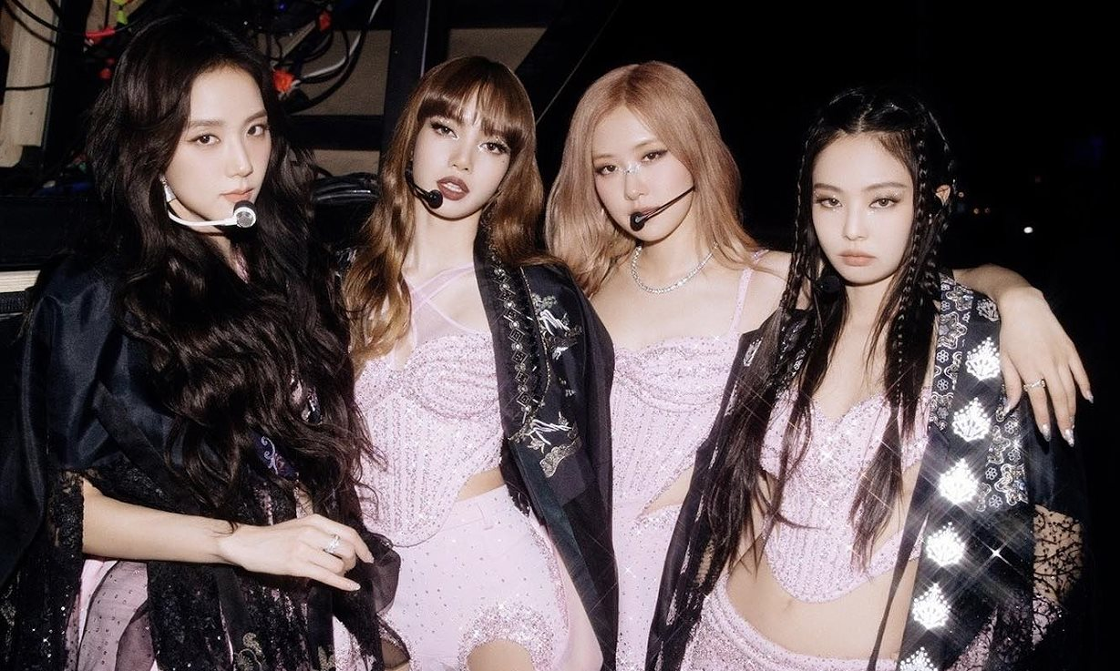 BLACKPINK chính thức gia hạn hợp đồng với YG, cổ phiếu công ty bật tăng
