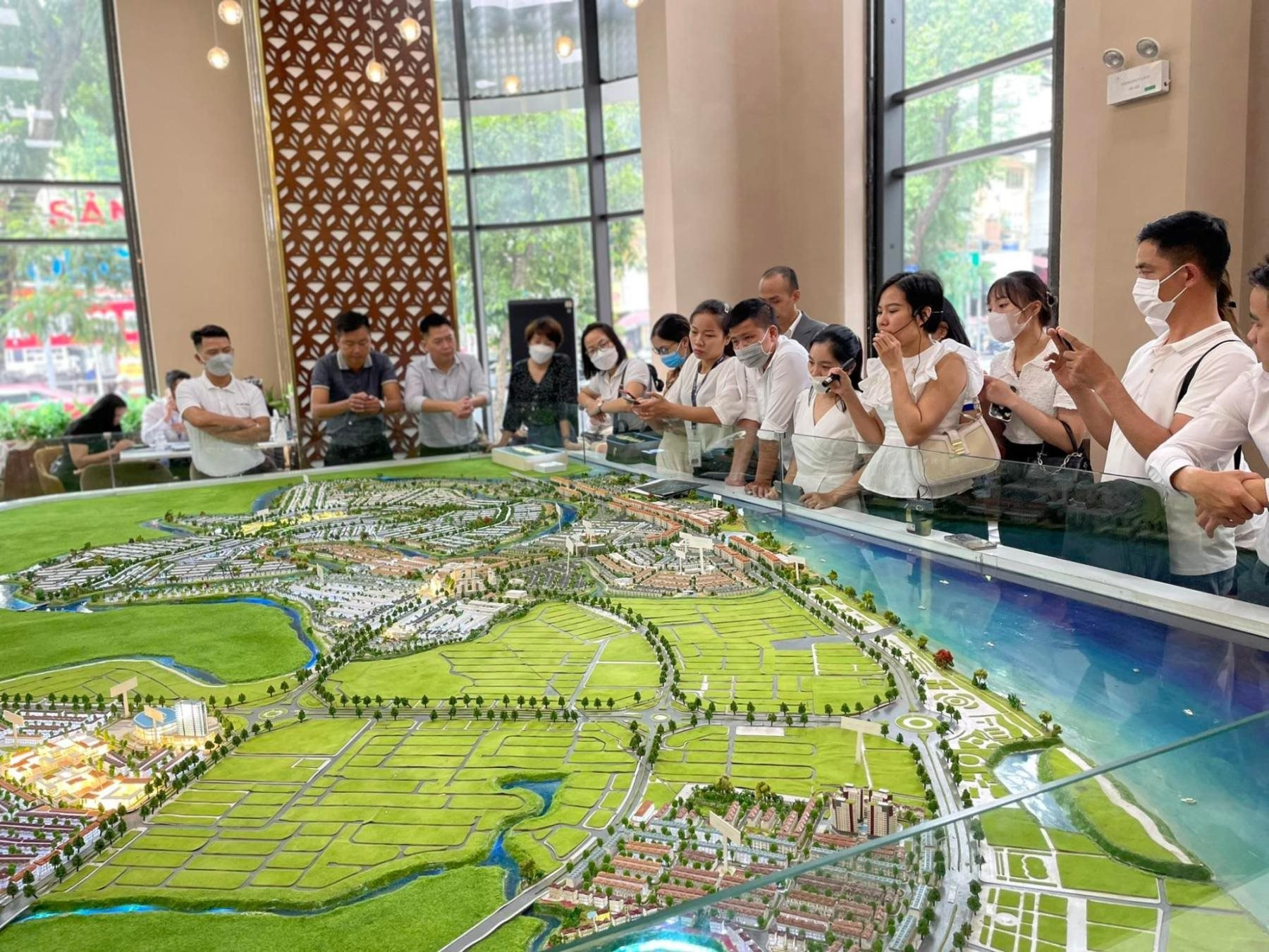 80% căn hộ tầm trung của Khang Điền, Vinhomes, Nam Long… mở bán liền có chủ: DN bất động sản đã qua rồi "cơn bĩ cực"? 