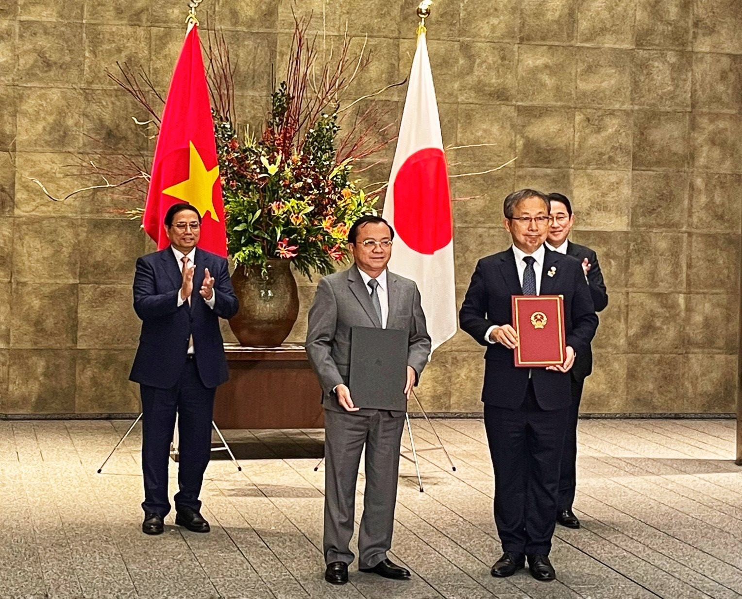 Việt Nam và Nhật Bản trao công hàm khoản vay cho dự án đường sắt đô thị tuyến Bến Thành – Suối Tiên