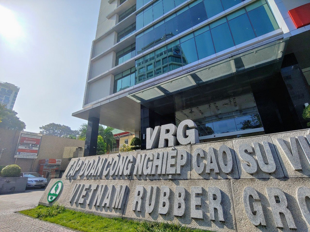 Vừa “đại thắng” giải phát triển bền vững, Tập đoàn Cao su Việt Nam điều chỉnh giảm mạnh kế hoạch lãi 2023