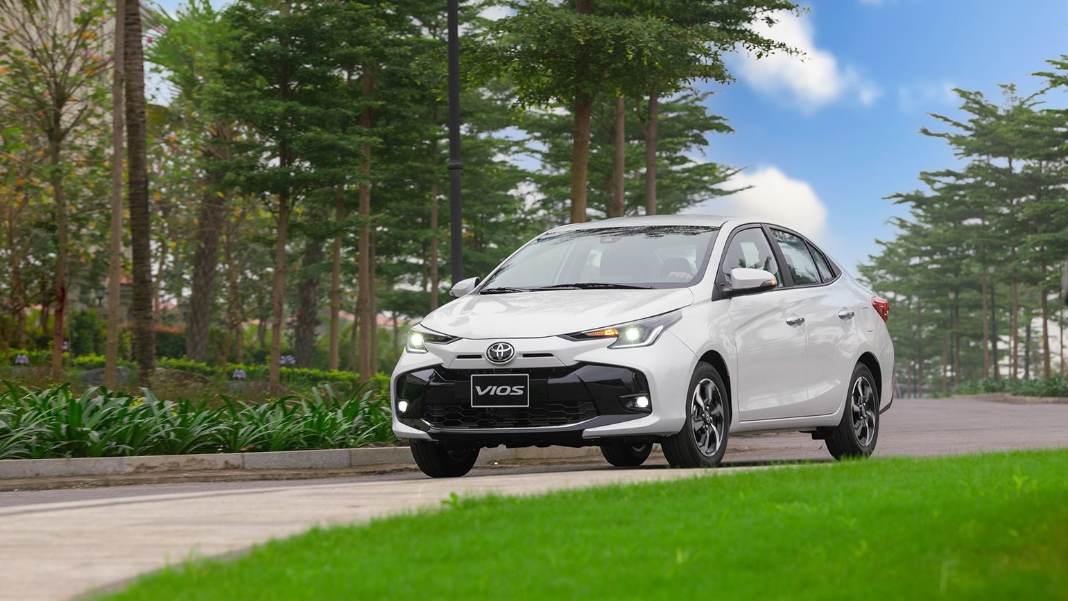 Toyota Vios giảm sâu hàng chục triệu đồng, quyết đòi lại thị phần 