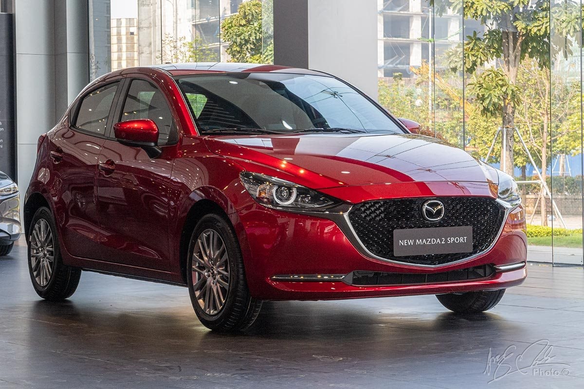 Vì sao Mazda2 tại thị trường này có giá 3,5 tỷ đồng ngang ngửa ô tô hạng sang, đắt gấp 7 lần Việt Nam?