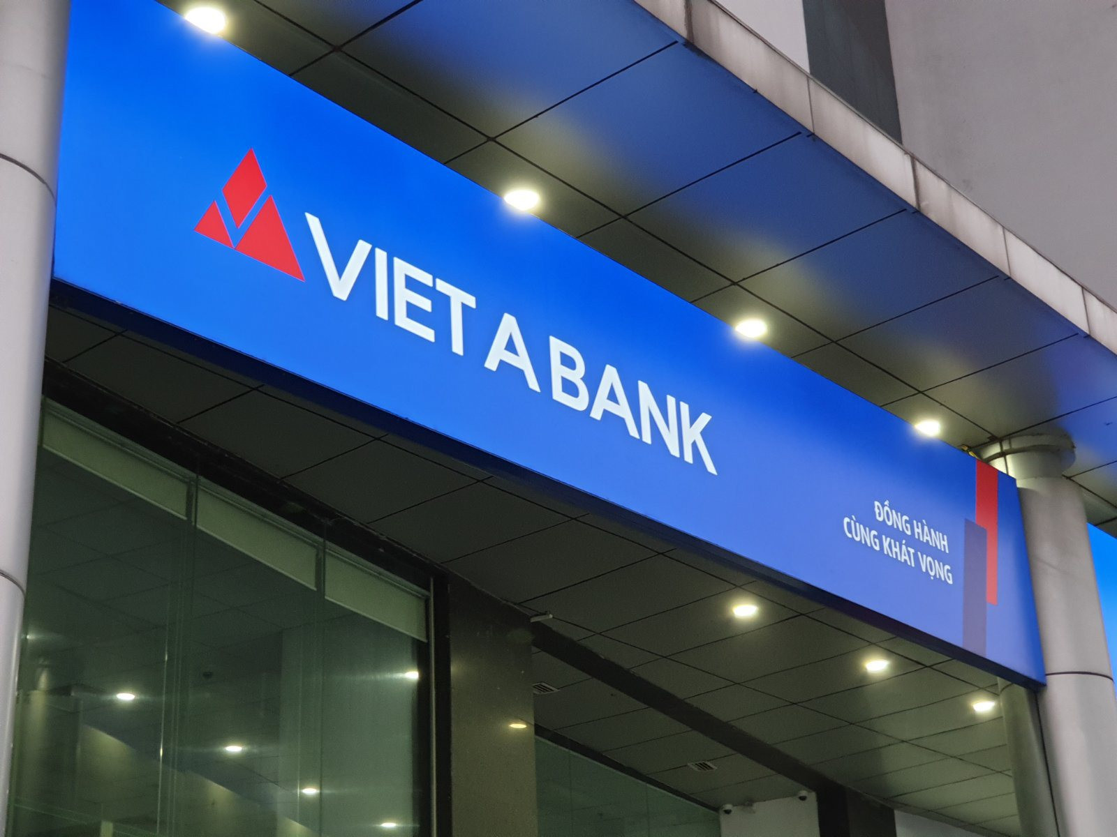 VietABank: Doanh thu năm 2023 tăng 21%, nợ dưới chuẩn cũng tăng mạnh