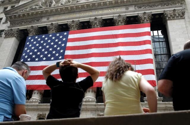 Hai trong số những nền kinh tế lớn nhất thế giới đã rơi vào suy thoái: Tiếp theo sẽ đến lượt Mỹ?