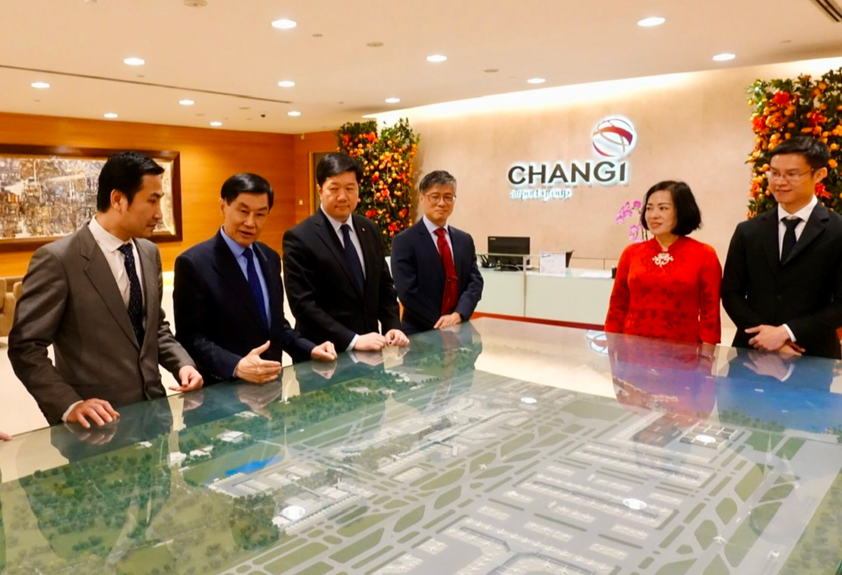 Bắt tay cùng Changi Airports, ông Johnathan Hạnh Nguyễn muốn “biến” Sân bay Cam Ranh như Sân bay Singapore
