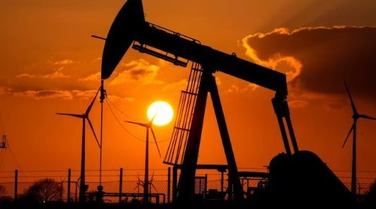 Từng dốc tiền mua dầu Nga bất chấp tăng giá, quốc gia tiêu thụ dầu thứ 3 thế giới bất ngờ 'né' xa trước lệnh trừng phạt mới, lợi nhuận lọc dầu bị đe dọa