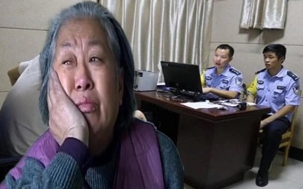 Cụ bà 80 tuổi đến ngân hàng xin chuyển khoản 1,3 tỷ đồng, giao dịch viên từ chối phục vụ rồi lập tức báo cảnh sát: Vài ngày sau bỗng được khen thưởng