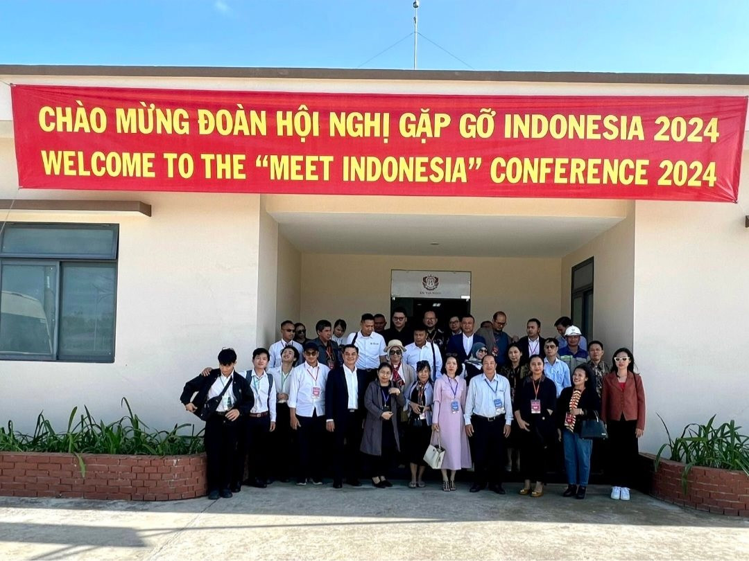 Nhà máy điện mặt trời KN Vạn Ninh đón đoàn đại biểu Indonesia đến tham quan, khảo sát