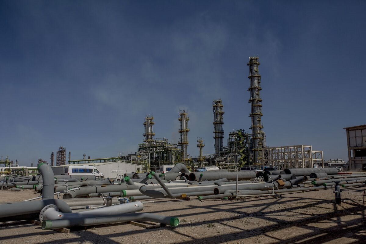 Nguồn cung bị bóp nghẹt, giá dầu “lăm le” đâm thủng mốc 100 USD/thùng: OPEC+ vẫn thờ ơ trước cuộc khủng hoảng khiến cả thế giới đau đầu?