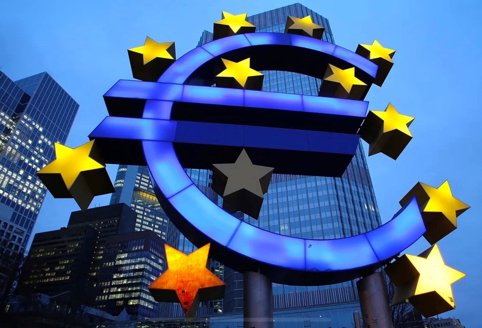 Lạm phát tháng 4 và GDP quý 1 khu vực đồng euro chính được công bố: ECB có thể đi trước FED trong việc hạ lãi suất?