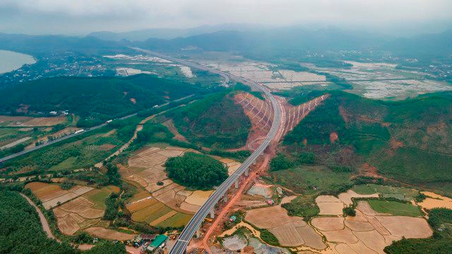 Bộ GTVT xin ý kiến địa phương việc mở rộng cao tốc Cam Lộ - La Sơn