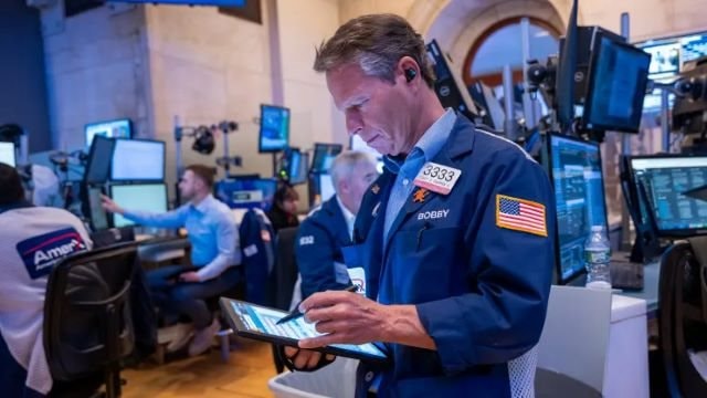 S&P 500 và Dow Jones tăng nhẹ nhờ những đồn đoán rằng Fed sẽ giảm lãi suất trong năm nay