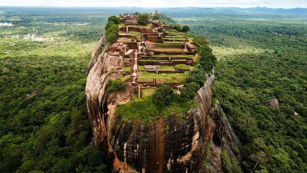 sri_lanka_sigiriya_rock.jpeg