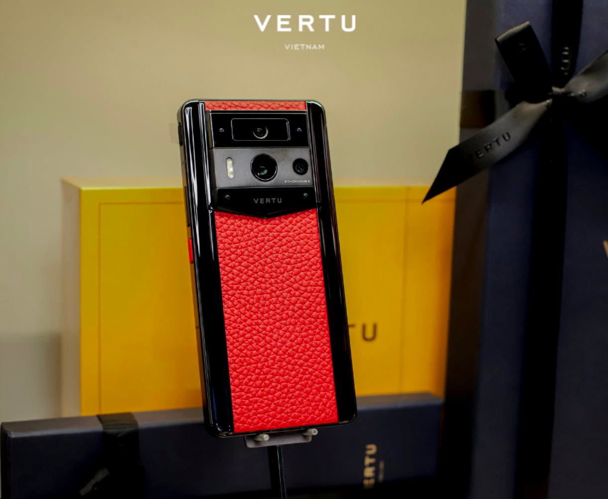 Vertu - "Trùm" điện thoại xa xỉ với giá hơn 2 tỷ/chiếc tăng hiện diện tại Việt Nam: Mở flagship store thứ 3 tại trung tâm Sài Gòn, tung dòng smatphone giá chỉ 100 triệu/chiếc gây sốt