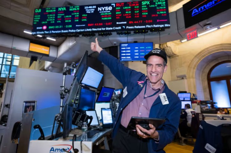 Dow Jones lần đầu tiên chạm đỉnh 40.000 điểm: Cổ phiếu nào tác động mạnh nhất đến đà tăng?