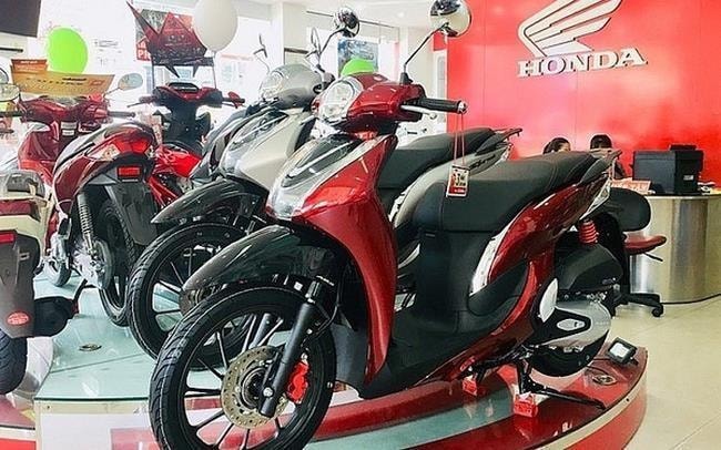 Giá xe máy đồng loạt dò đáy cuối tháng 6: Honda Vision, Air Blade, SH...  dưới mức đề xuất gần 25 triệu đồng, có xe tặng kèm smartphone